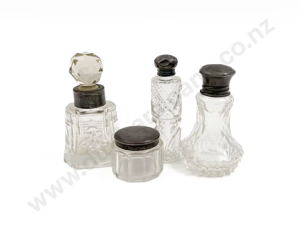 Four Vanity Pots Image 1++