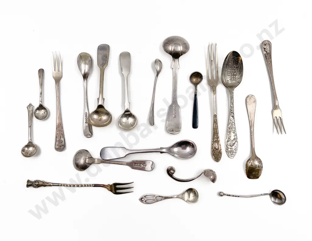 Small Quantity of Assorted S/P and S/S Cutlery Image 1++