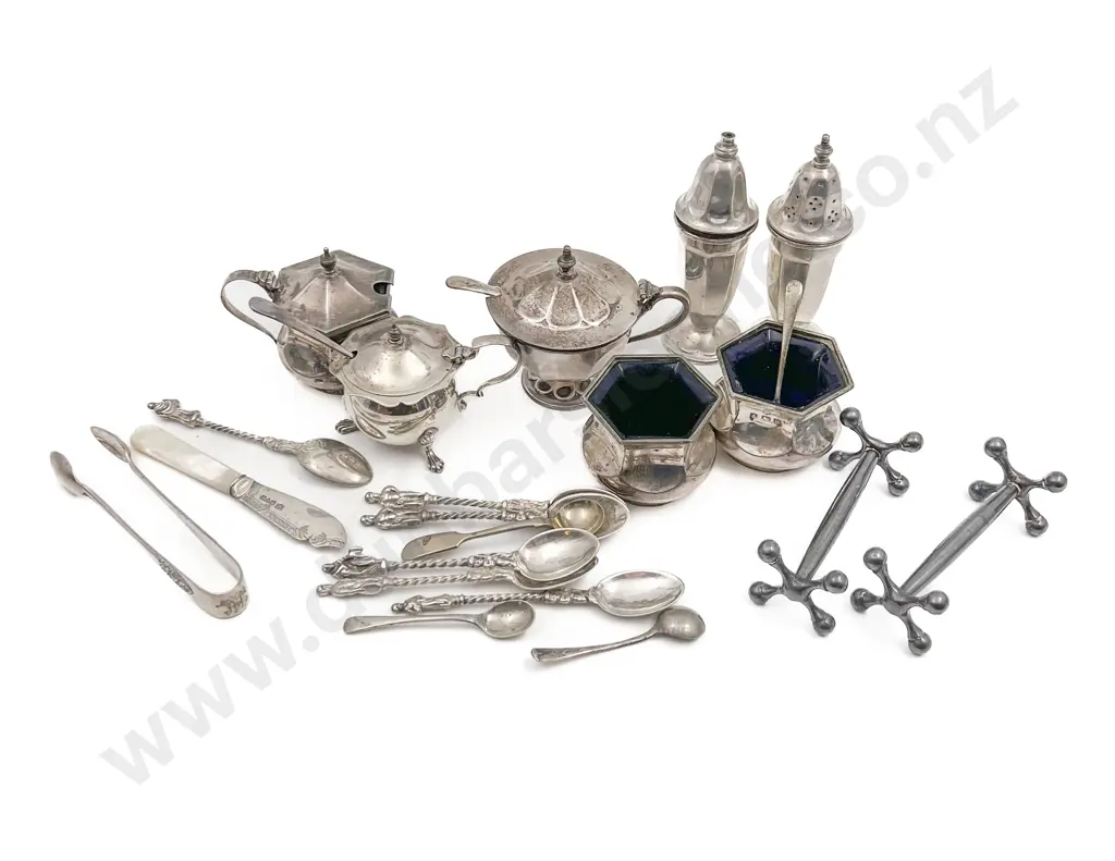 Small Quantity of S/S and S/P Cutlery and Assorted Image 1++