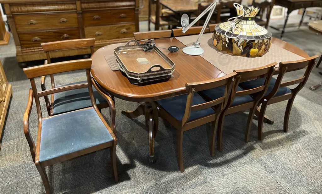 Mahogany Extension Dining Table with Six Chairs and Two Carvers Image 1++