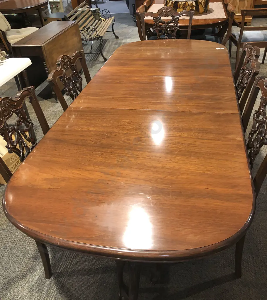 Mahogany Extension Dining Table with Four Chairs and Two Carvers Image 1++