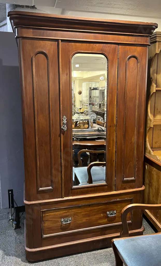 Victorian Mirror Door Wardrobe Image 1++