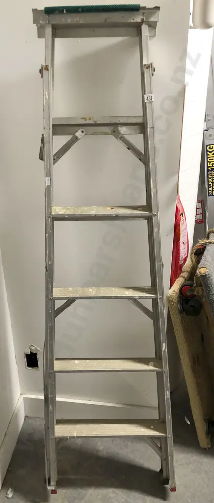 Aluminum Ladder Image 1++