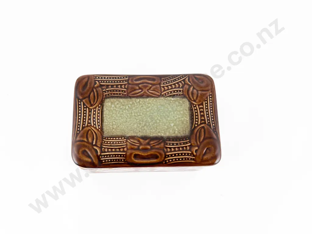 Waretana Lidded Box Image 1++