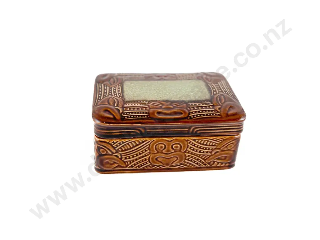 Waretana Lidded Box Image 1++