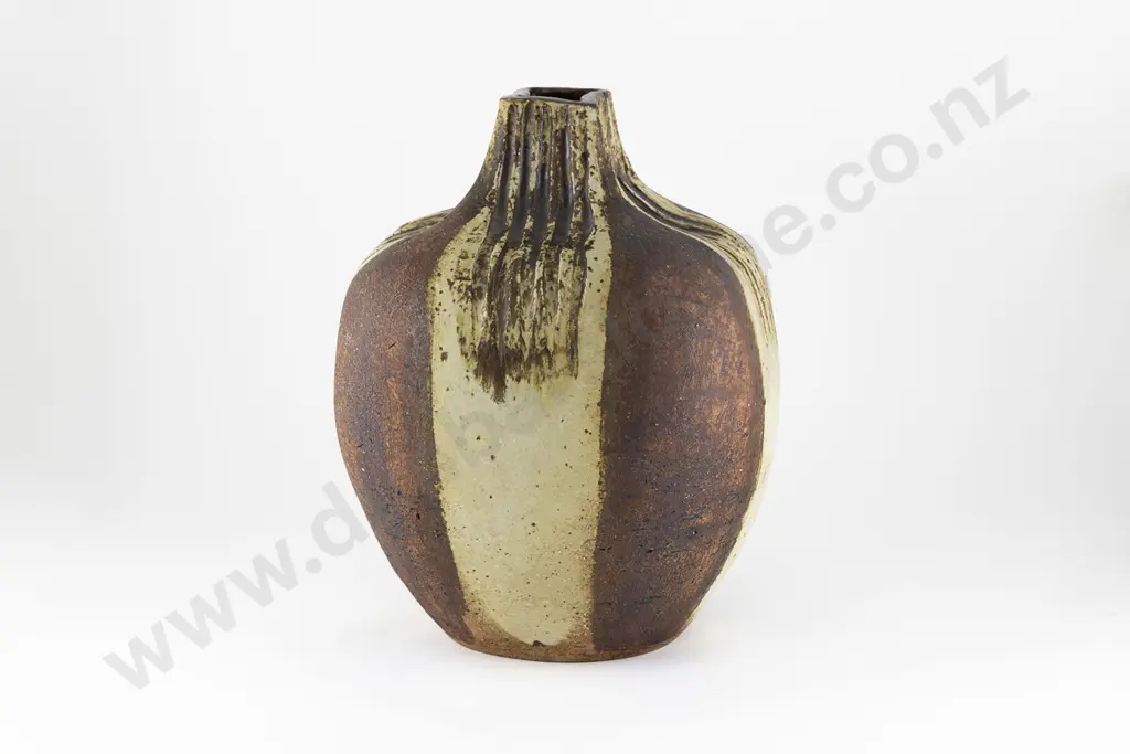Juliet Peter Branch Pot Image 1++