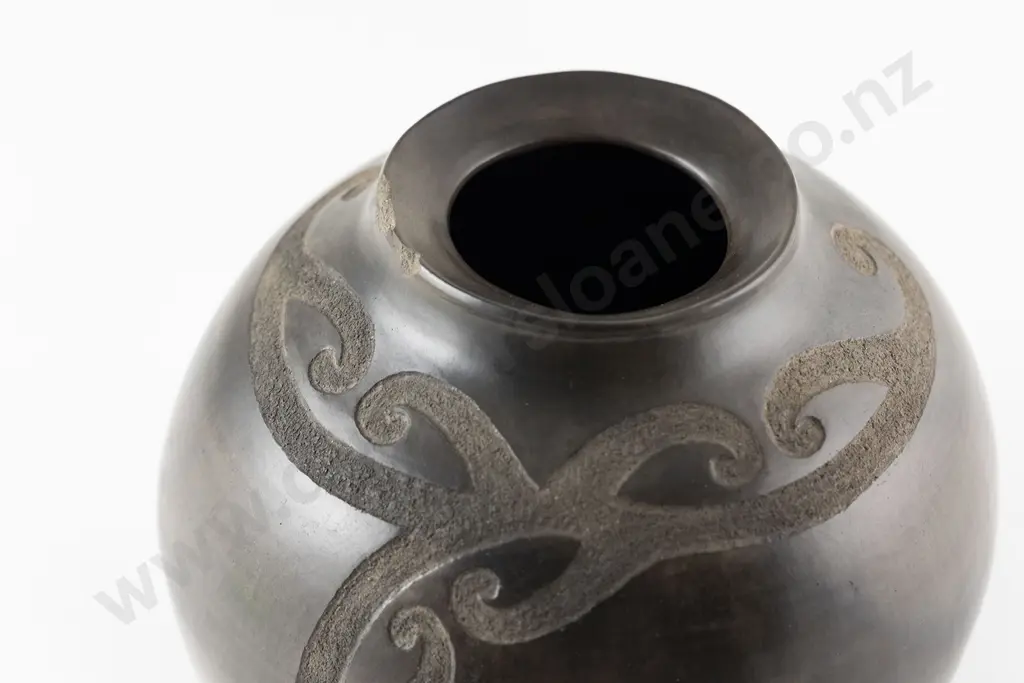Robyn Stewart Vase Image 1++