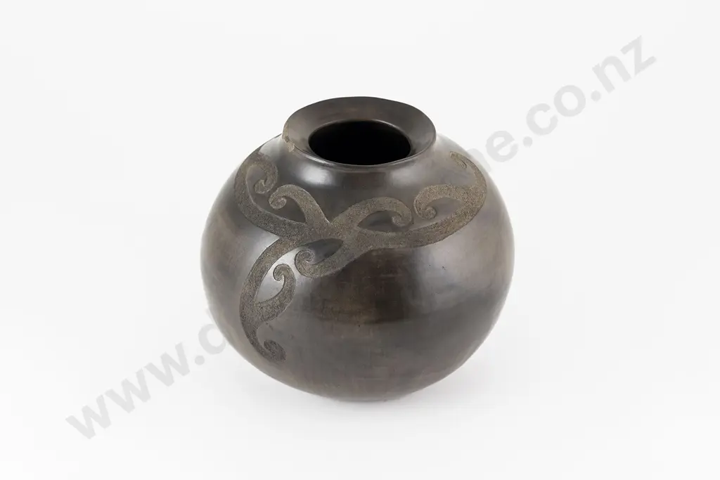Robyn Stewart Vase Image 1++