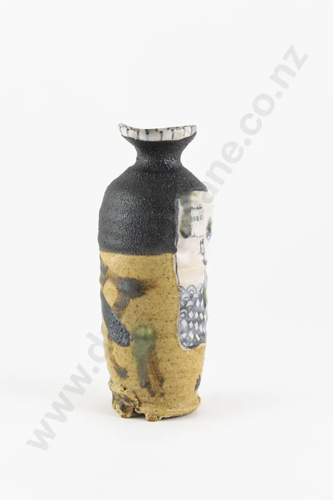 Aaron Scythe Vase Image 1++