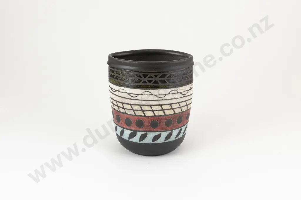 Marea Tuarau Vase Image 1++