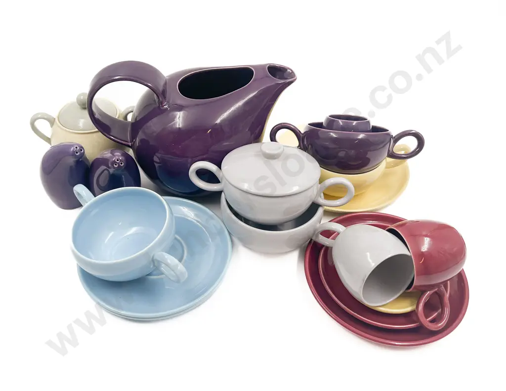 Quantity of Assorted Retro China Image 1++