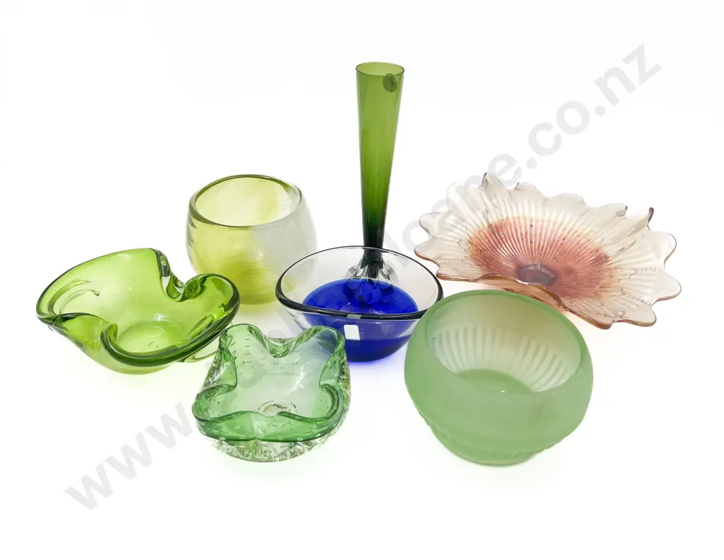 Small Box of Assorted Art Glass Including Carnival Image 1++