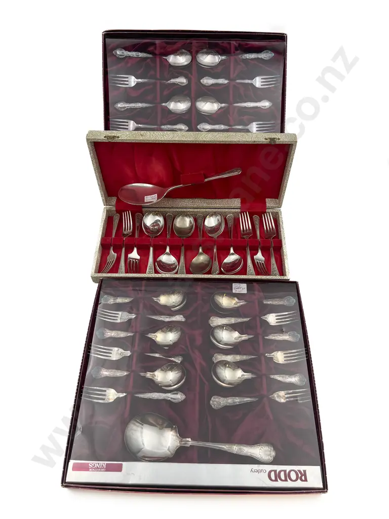 Quantity of Assorted Boxed Cutlery Image 1++
