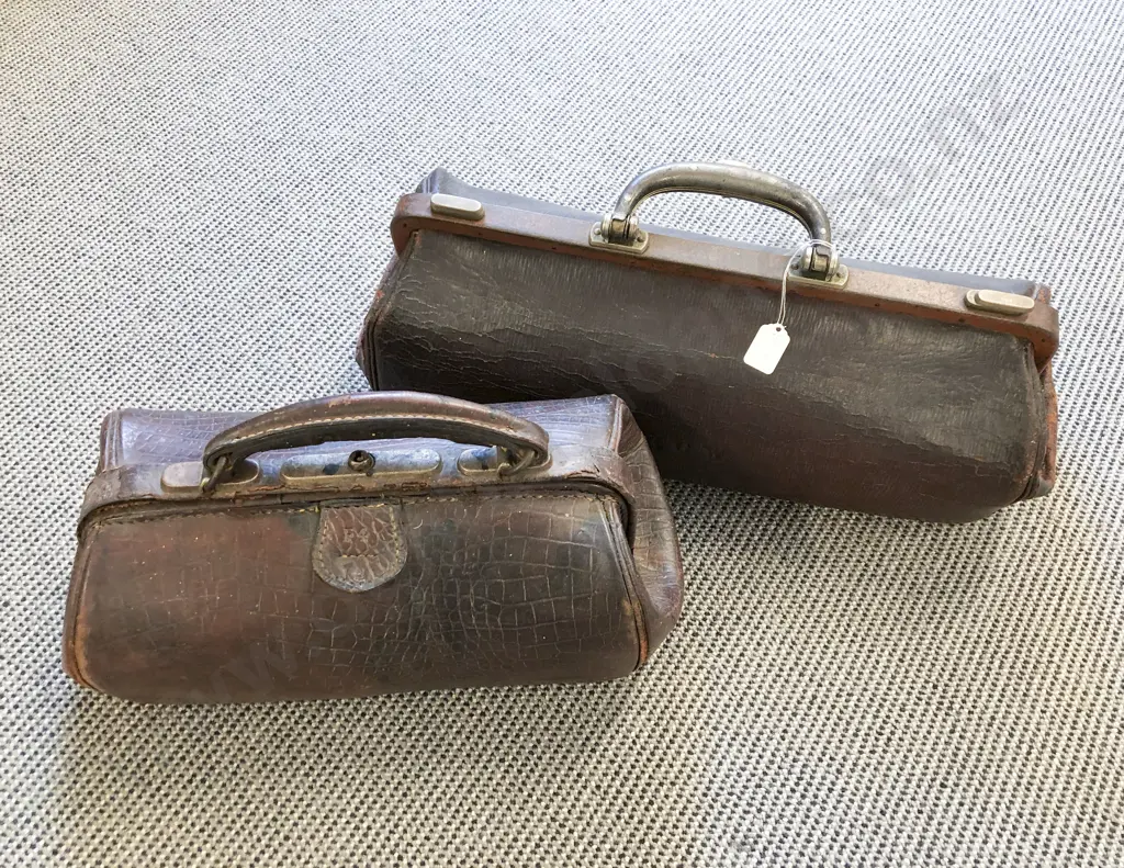 Two Vintage Leather Bags Image 1++