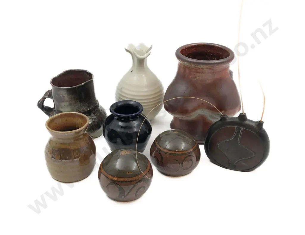 Small Quantity of Assorted Pottery Image 1++