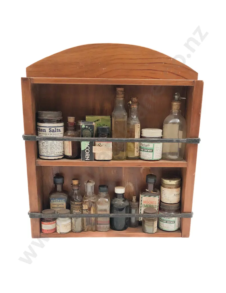 Quantity of Assorted Chemist Ephemera Together with Assorted Vintage Medicine Bottles etc Image 1++