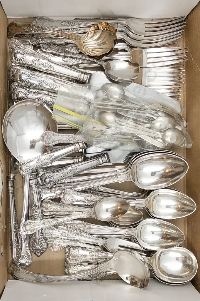 Box of Assorted Cutlery incl Kings Pattern Image 1++