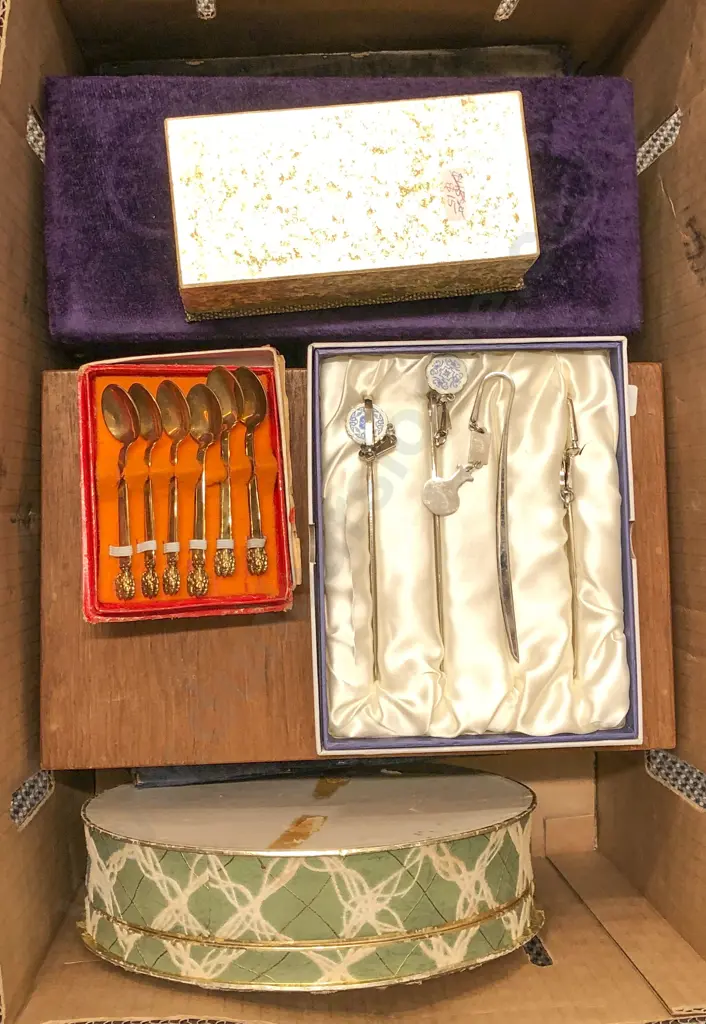 Box of Assorted S/P and Boxed Cutlery Sets Image 1++
