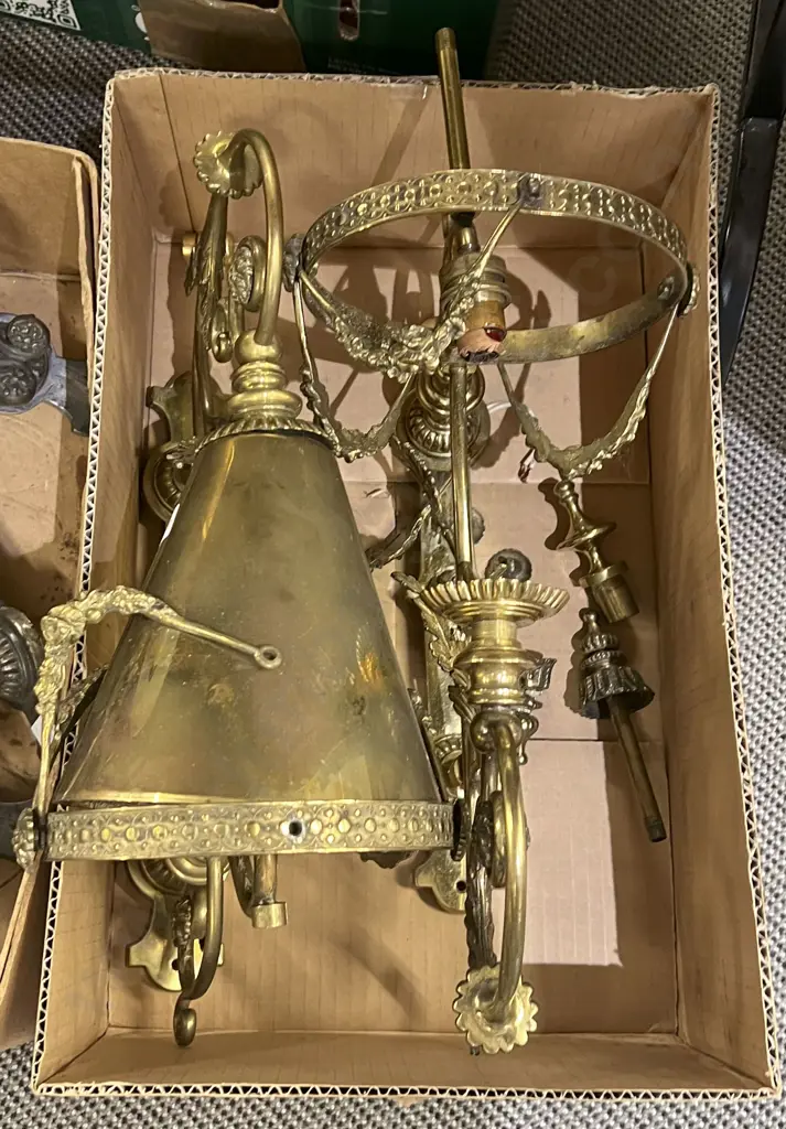 Two Vintage Brass Wall Lights (faults) Image 1++
