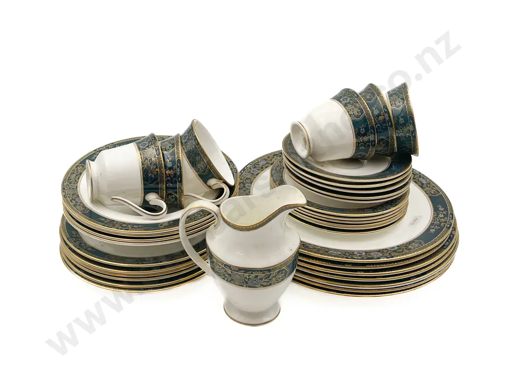 Quantity of Assorted RD Carlyle Dinner Ware Image 1++