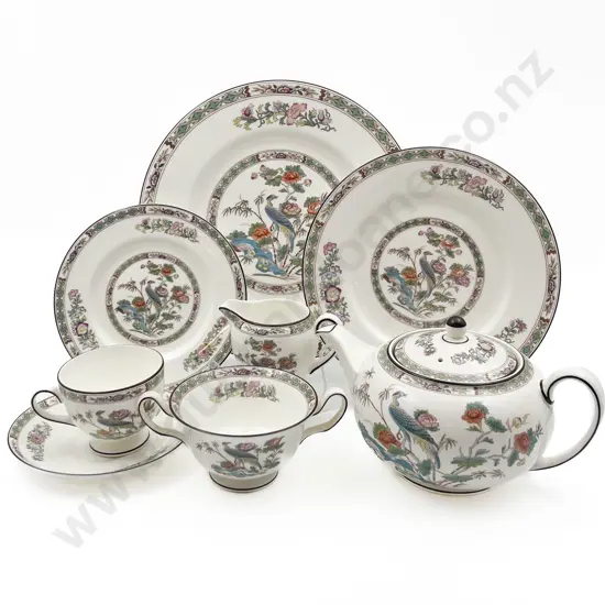Quantity of Assorted Wedgwood 'Kutani Crane' Dinner Ware