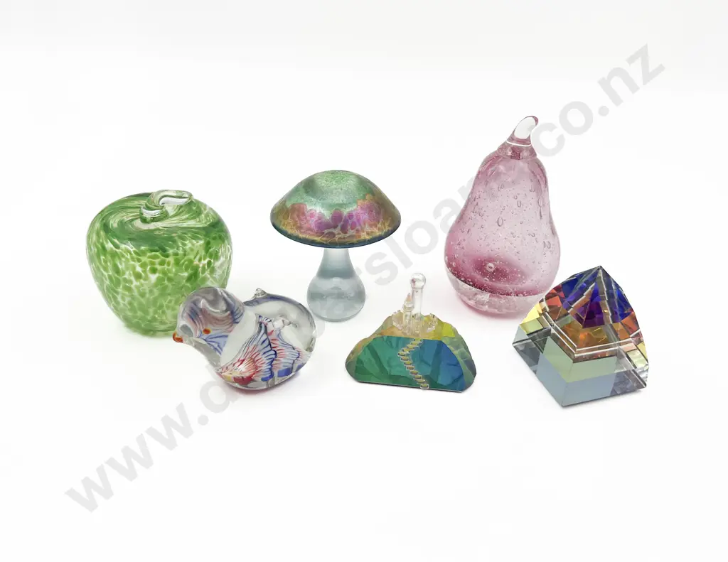 Quantity of Assorted Art Glass Paperweights & Ornaments (6) Image 1++