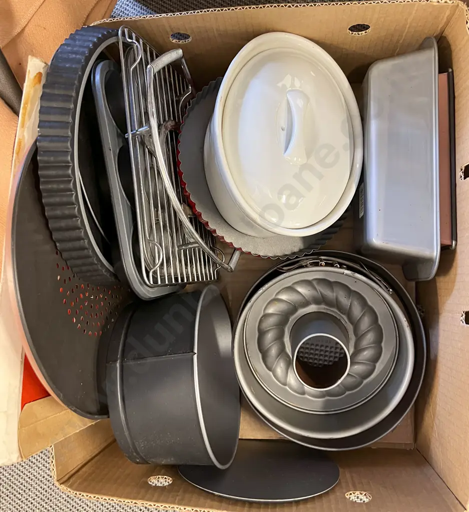 Box of Assorted Kitchenware Image 1++