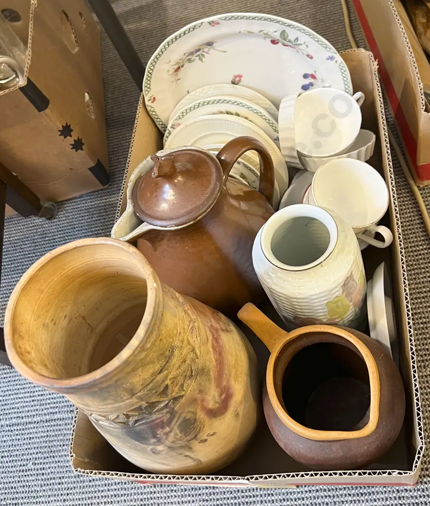 Box of Assorted China & Vases Image 1++