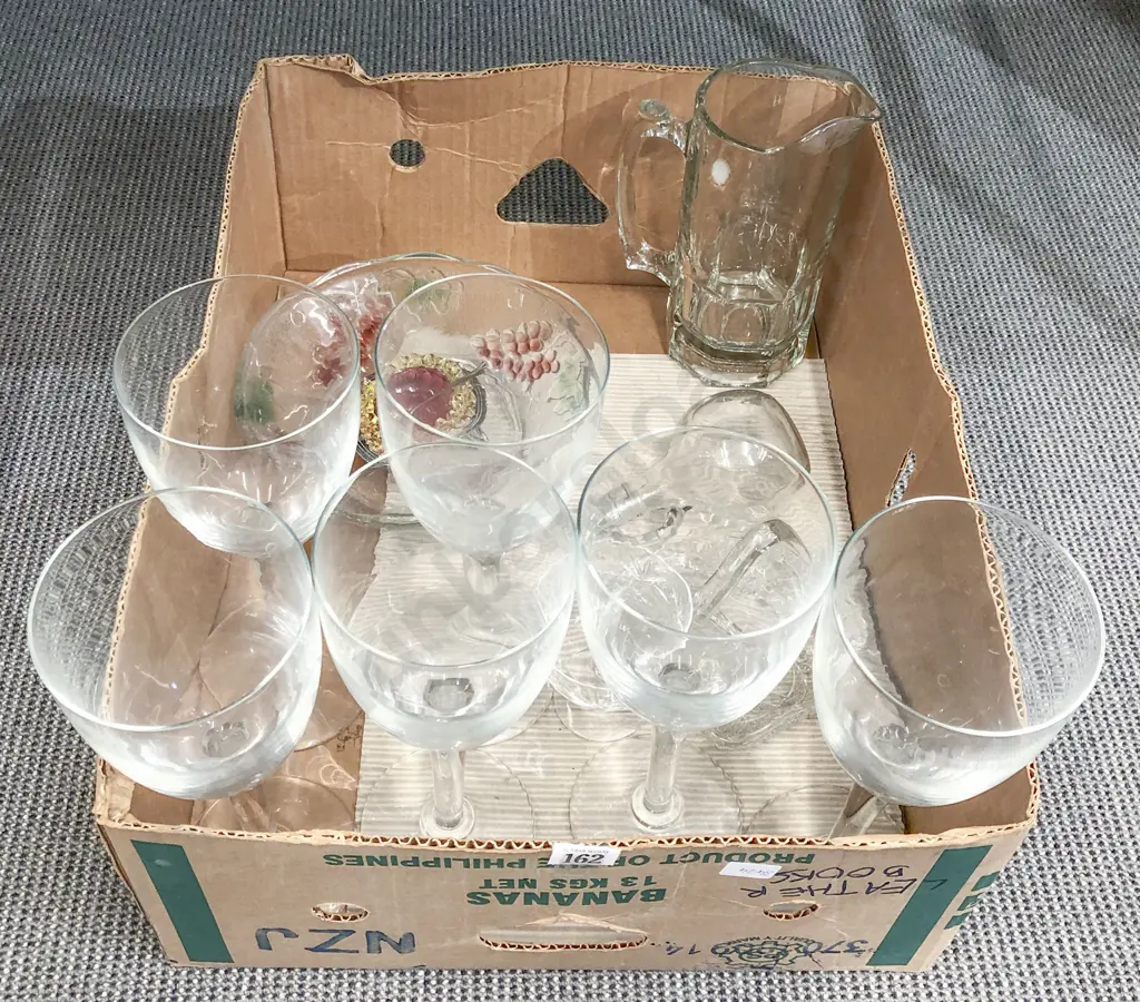 Box of Assorted Glassware Image 1++