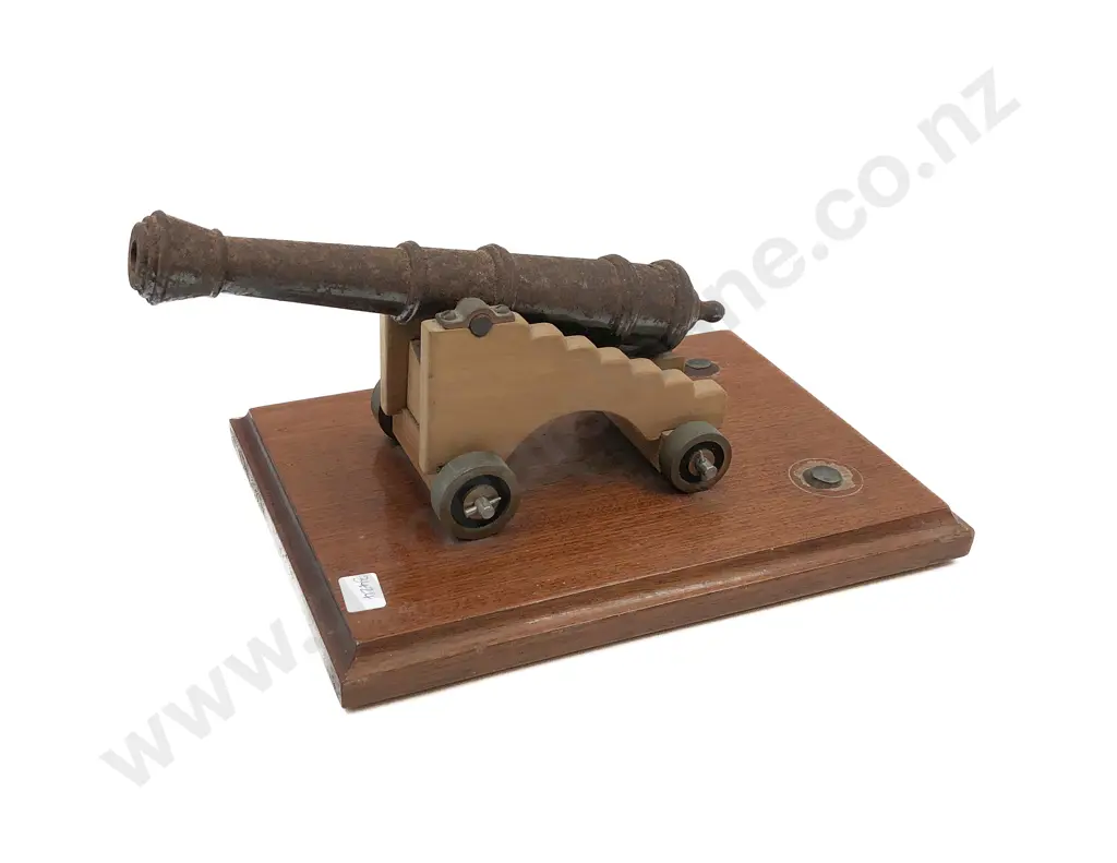 Small Cannon Ornament Image 1++