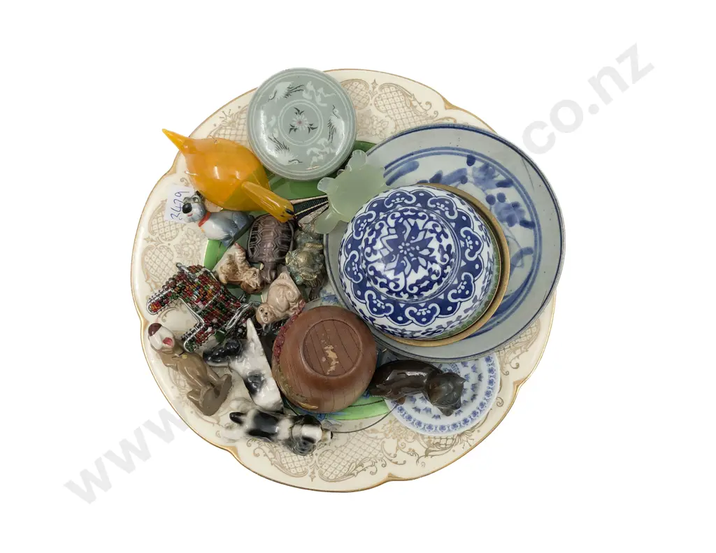 Qty of Assorted Asian Ornaments etc Image 1++