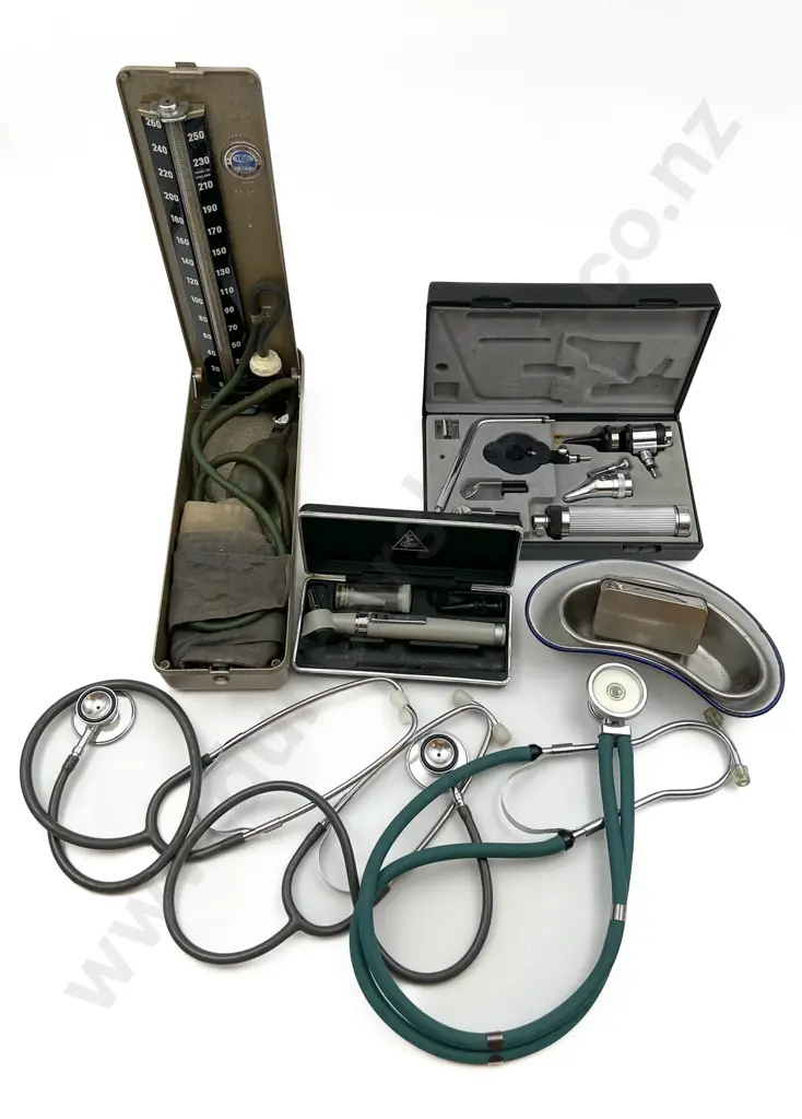 Qty of Assorted Medical Equipment Including Stethoscope Image 1++