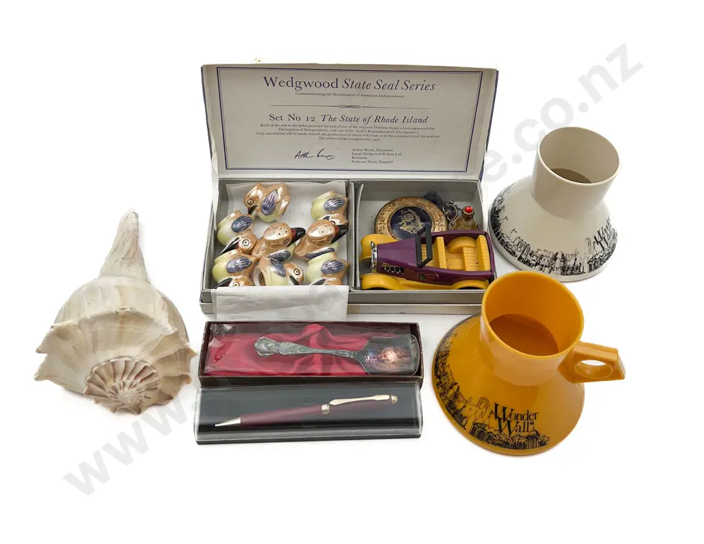 Small Box of Assorted Including Novelty Salt & Pepper Shakers etc Image 1++