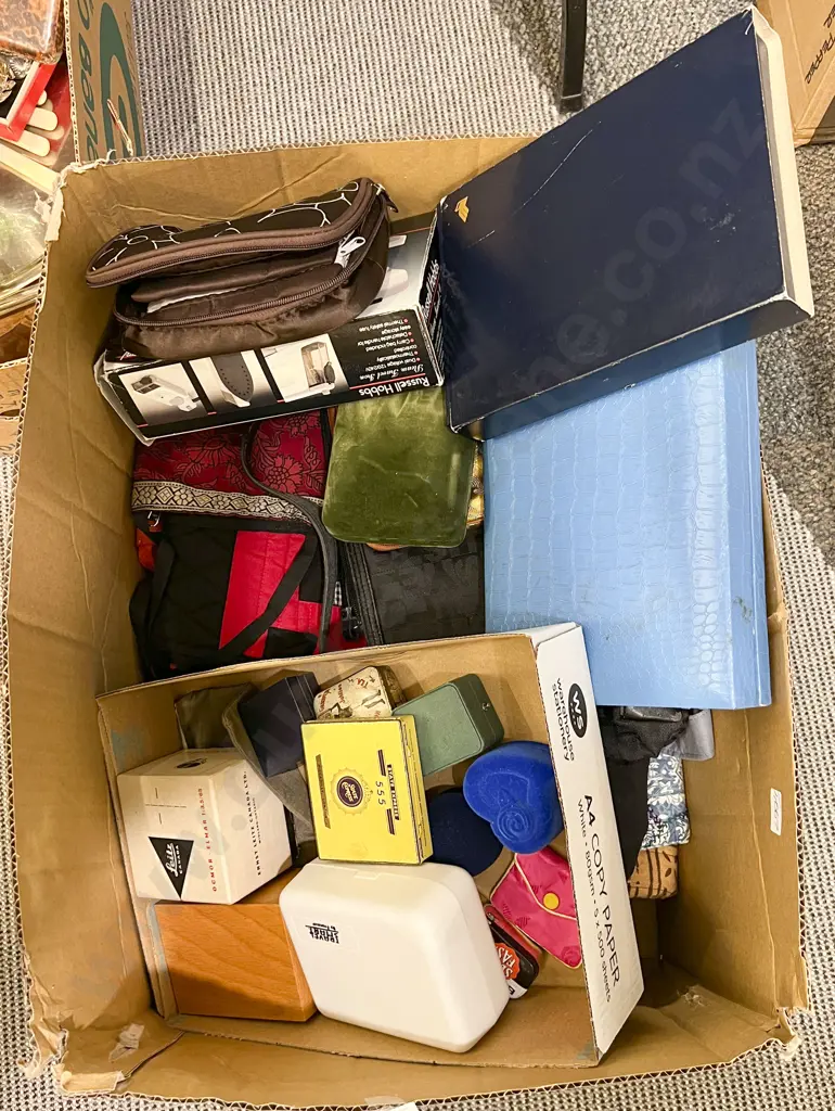 Qty of Assorted Jewellery Boxes and Bags Image 1++