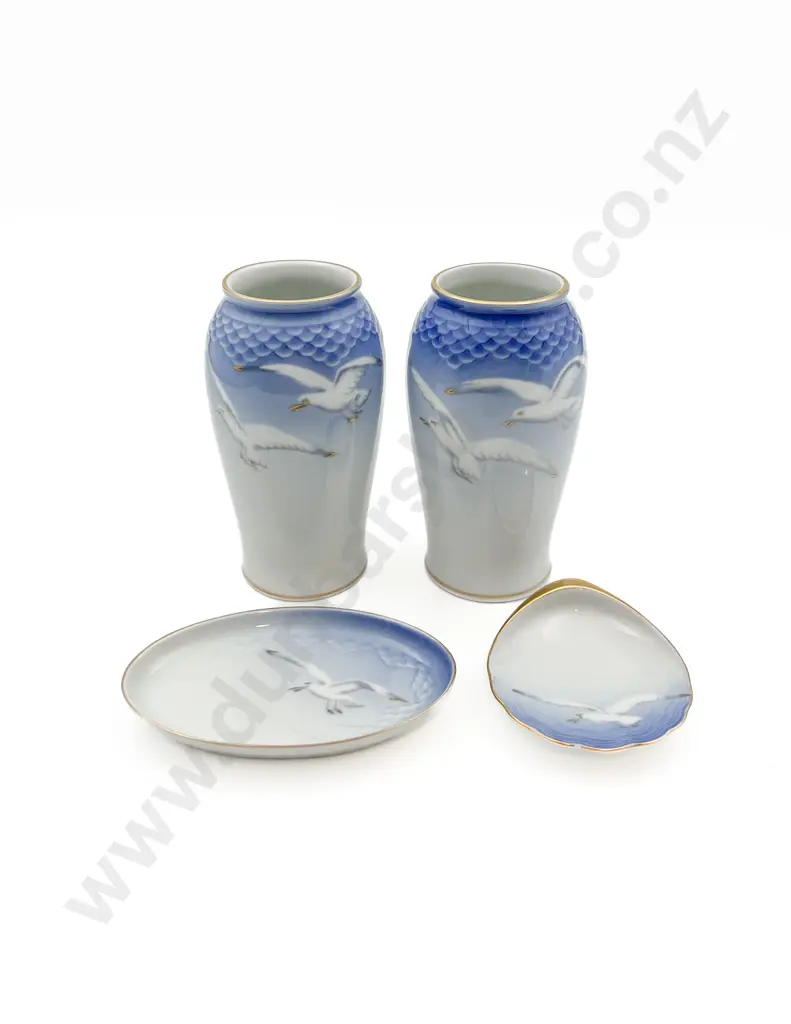 Two B&G Vases & Two Pin Dishes Image 1++