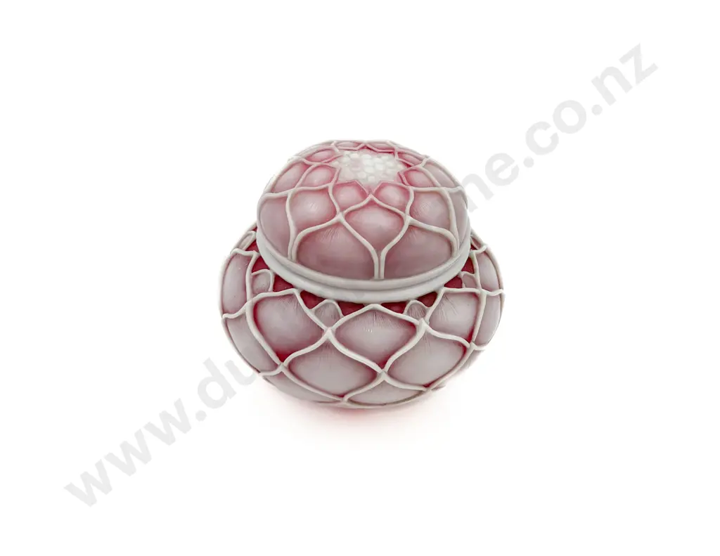 Cameo Glass Lidded Pot Image 1++