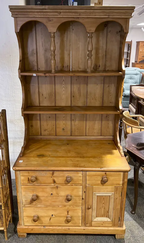 Pine Country Kitchen Welsh Dresser Image 1++
