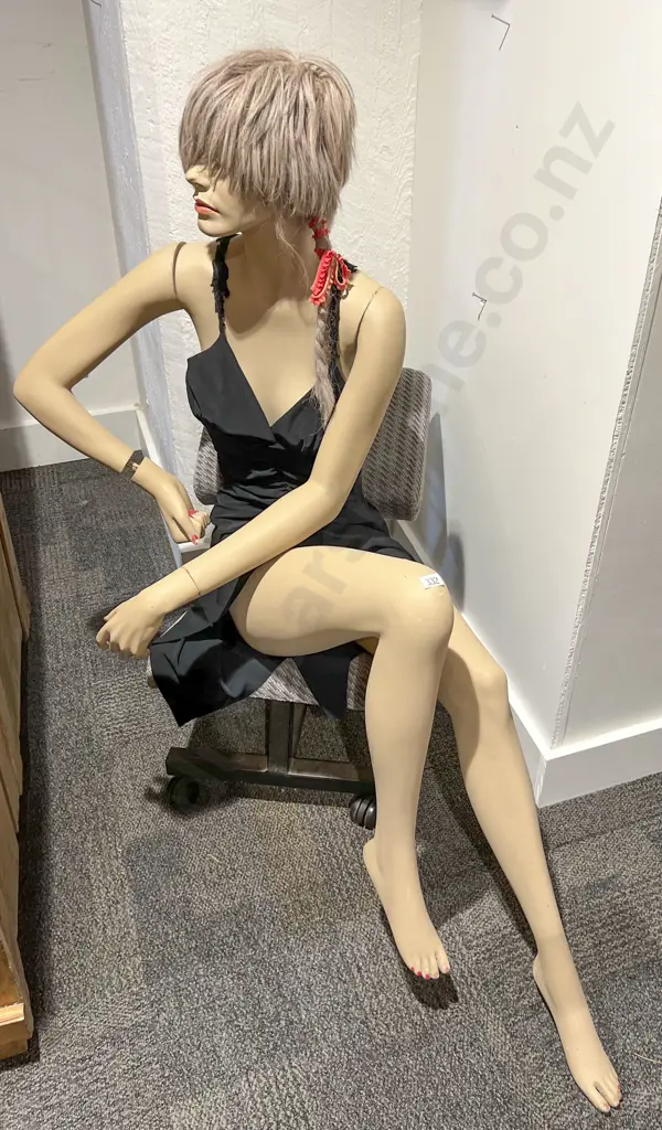 Shop Display Mannequin Image 1++
