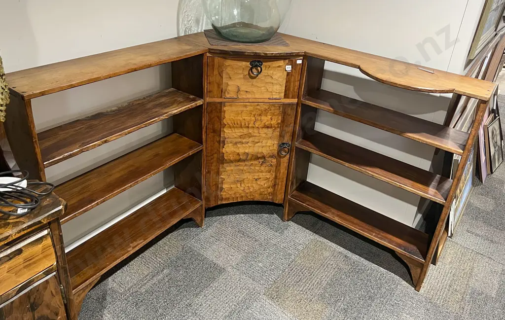 Chapman Taylor Corner Bookcase With Central Cabinet Image 1++