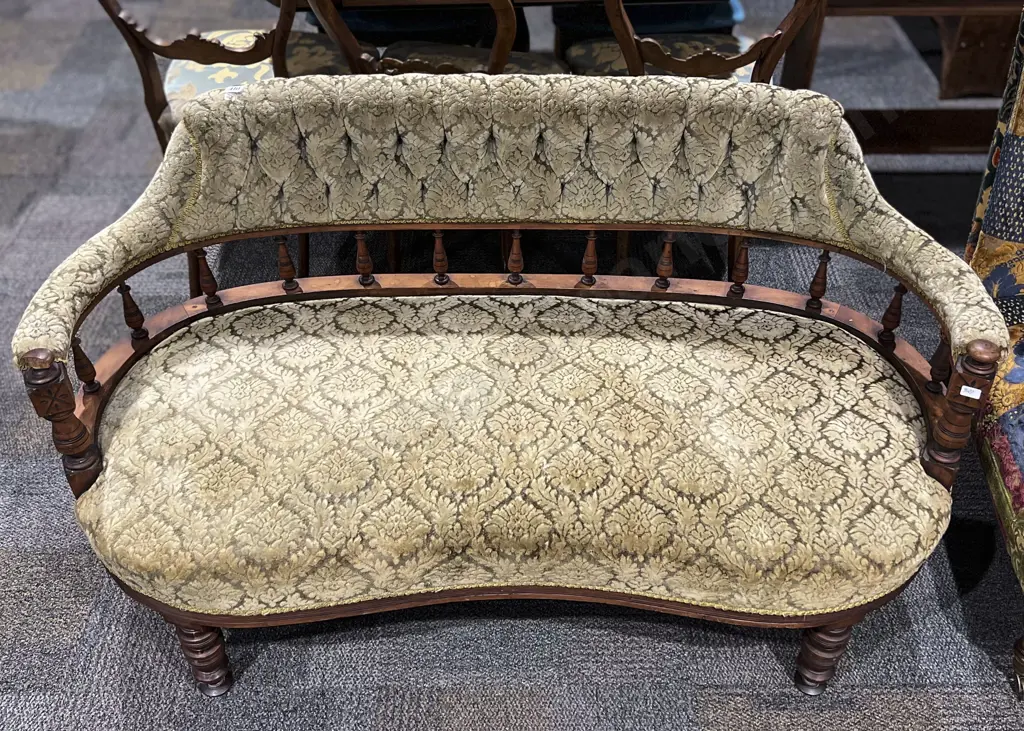 Button Back Settee Image 1++