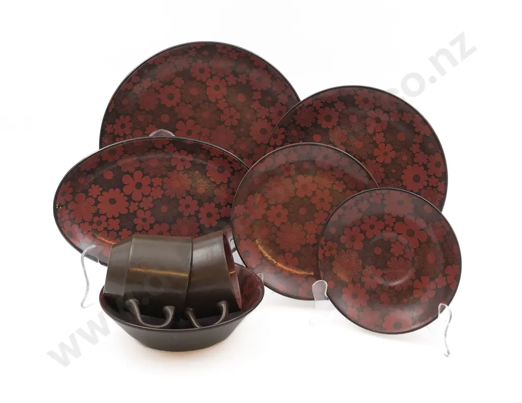 Qty of Crown Lynn "Echo" Pattern Dinner China Image 1++