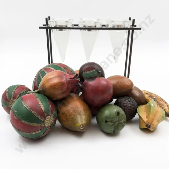 Small Qty of Assorted Decorative Ornaments