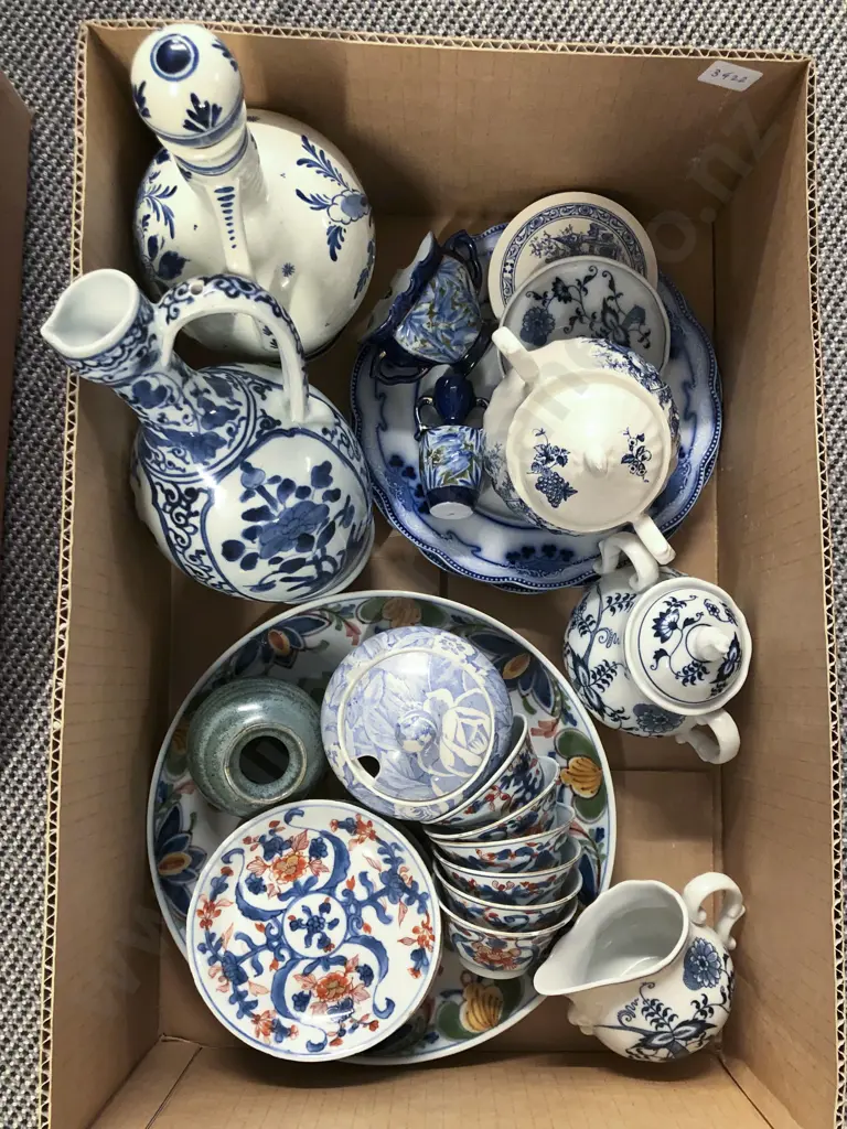 Box of Assorted Chinese Ceramics Image 1++