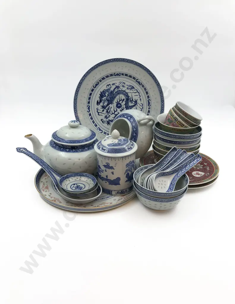 Small Quantity of Assorted Chinese Blue & White etc Image 1++