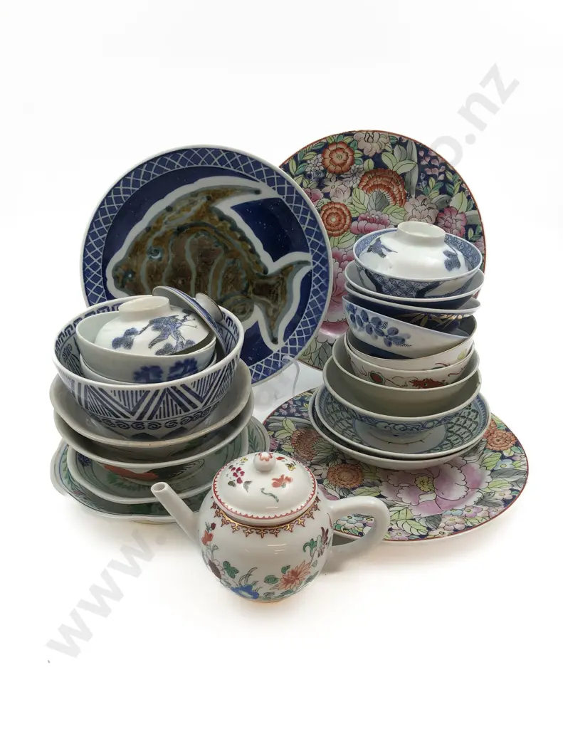 Small Quantity of Assorted Chinese Blue & White etc Image 1++