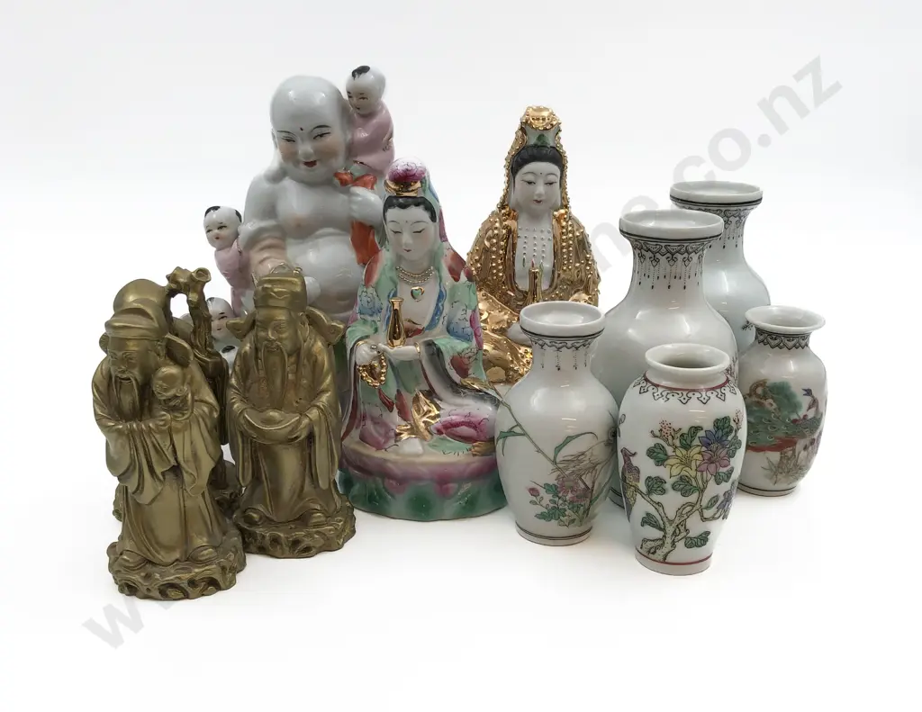 Box of Assorted Vases & Figures Image 1++