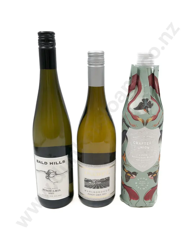 Three Bottles NZ White Wine Image 1++