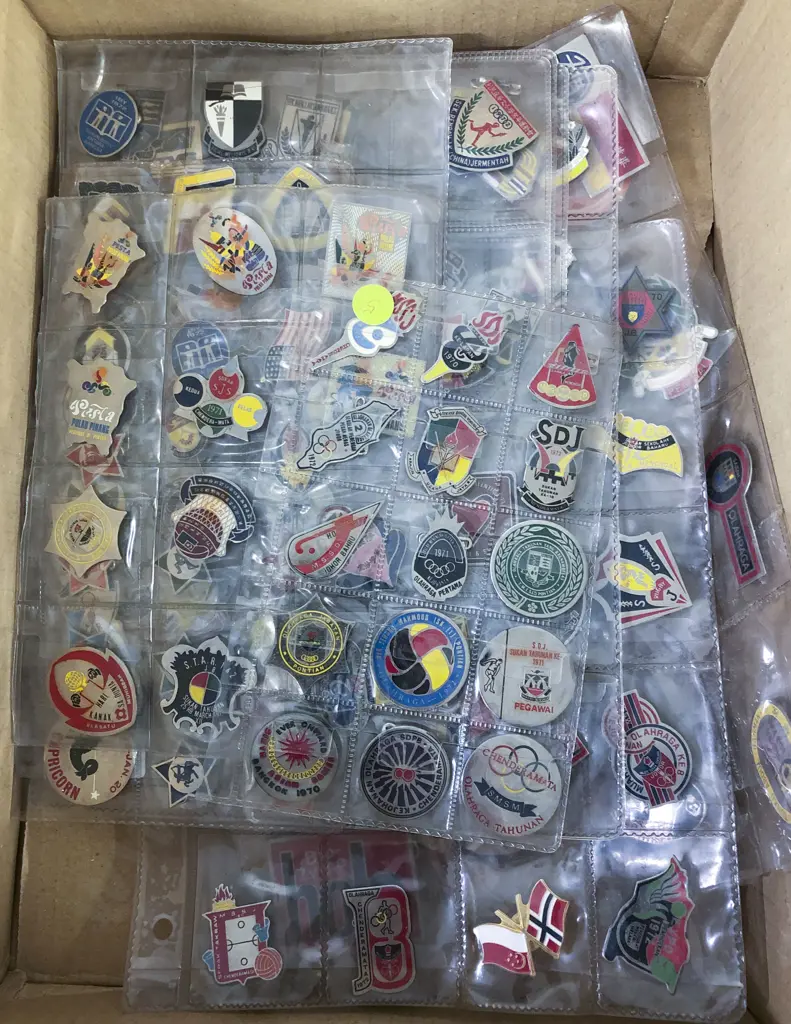 Box of Assorted Commemorative Badges Image 1++