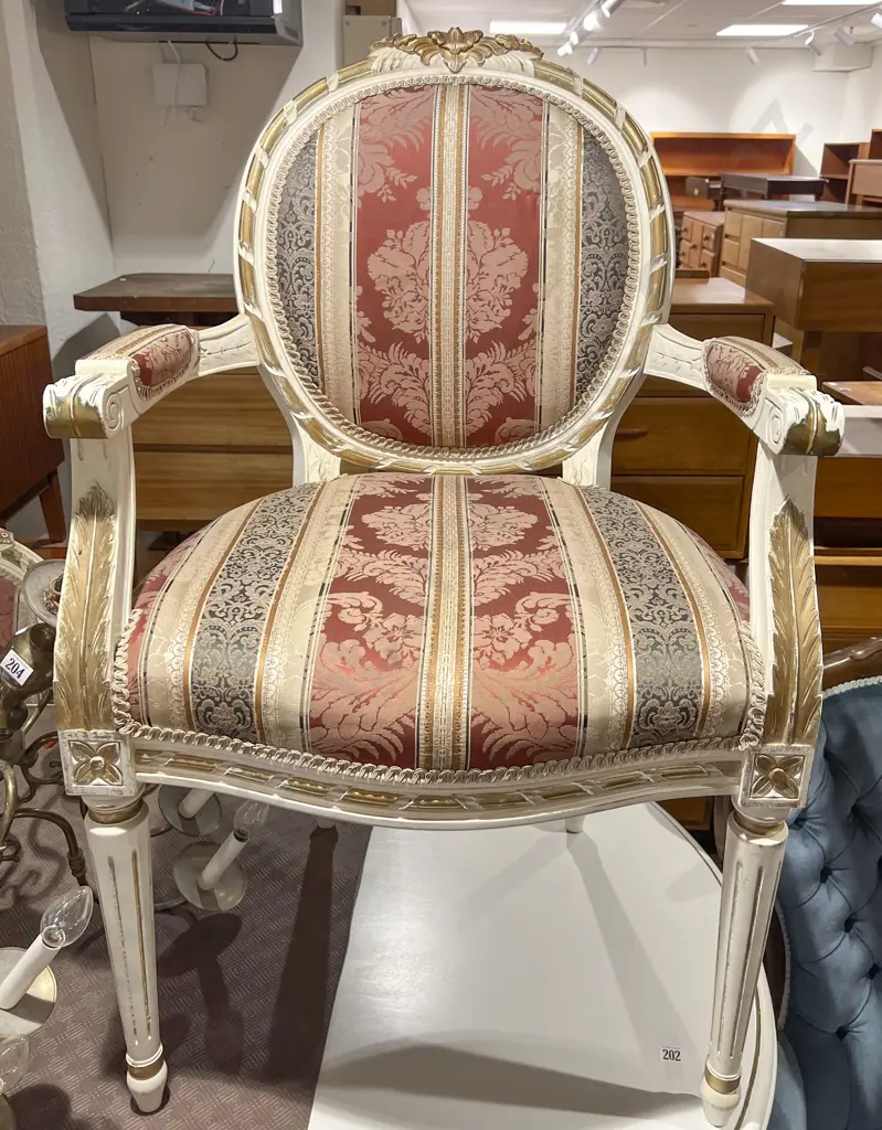 French Style White Painted Table & Six Chairs incl Two Carvers Image 1++