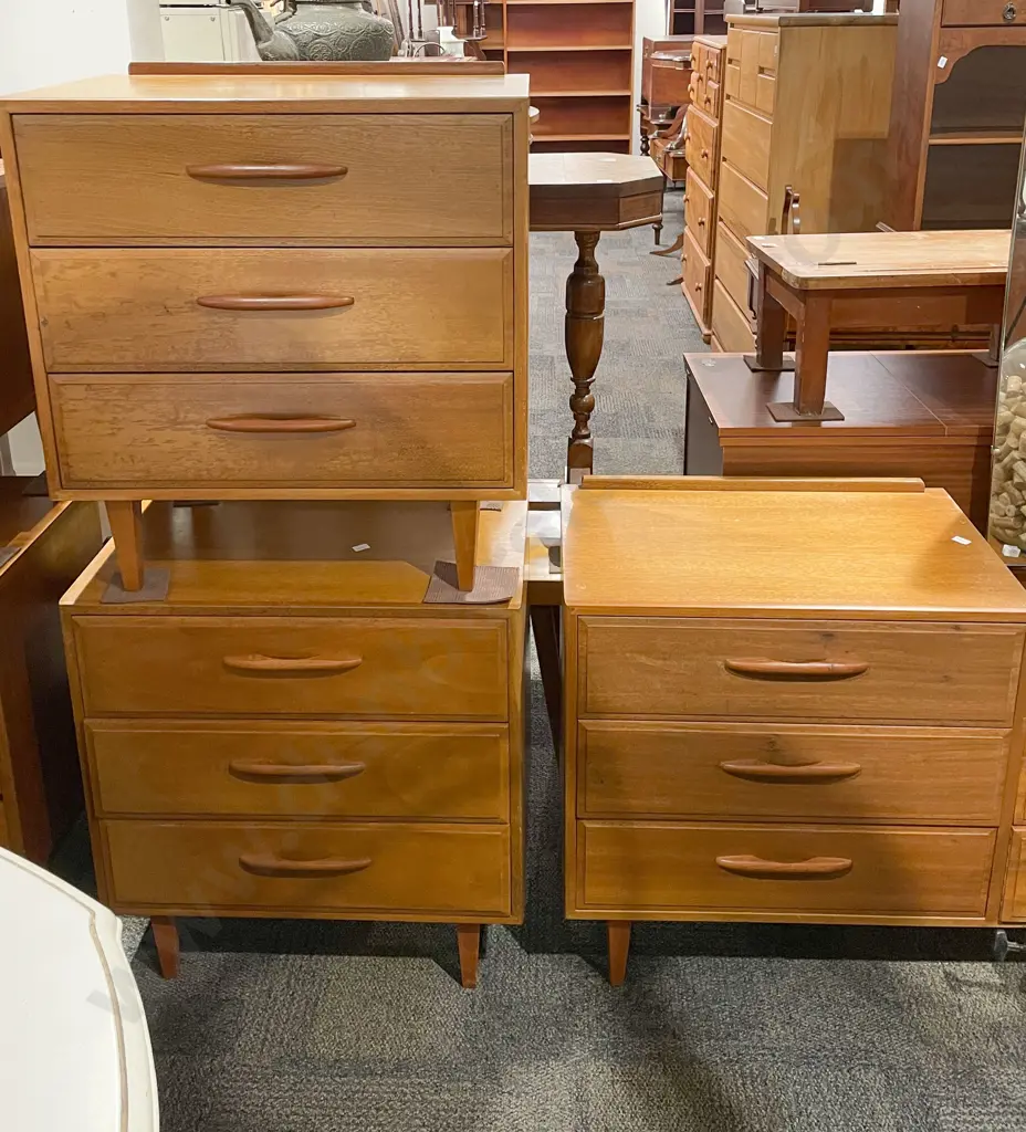 Mid Century Three Piece Bedroom Suite Image 1++